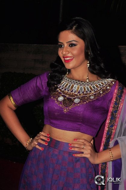Sreemukhi-at-Dhanalakshmi-Thalupu-Thadithe-Movie-Audio-Launch